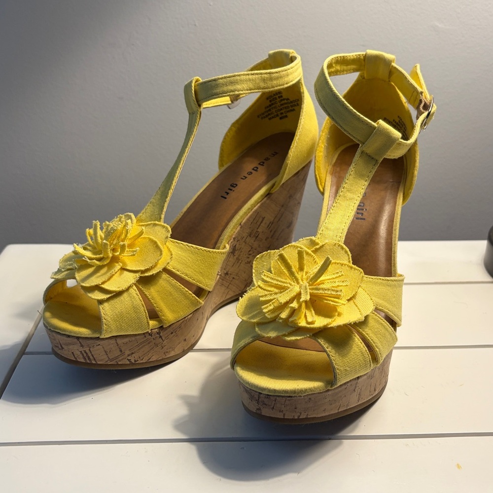 Women’s Size 8 Yellow Wedge Sandals with Floral Accent